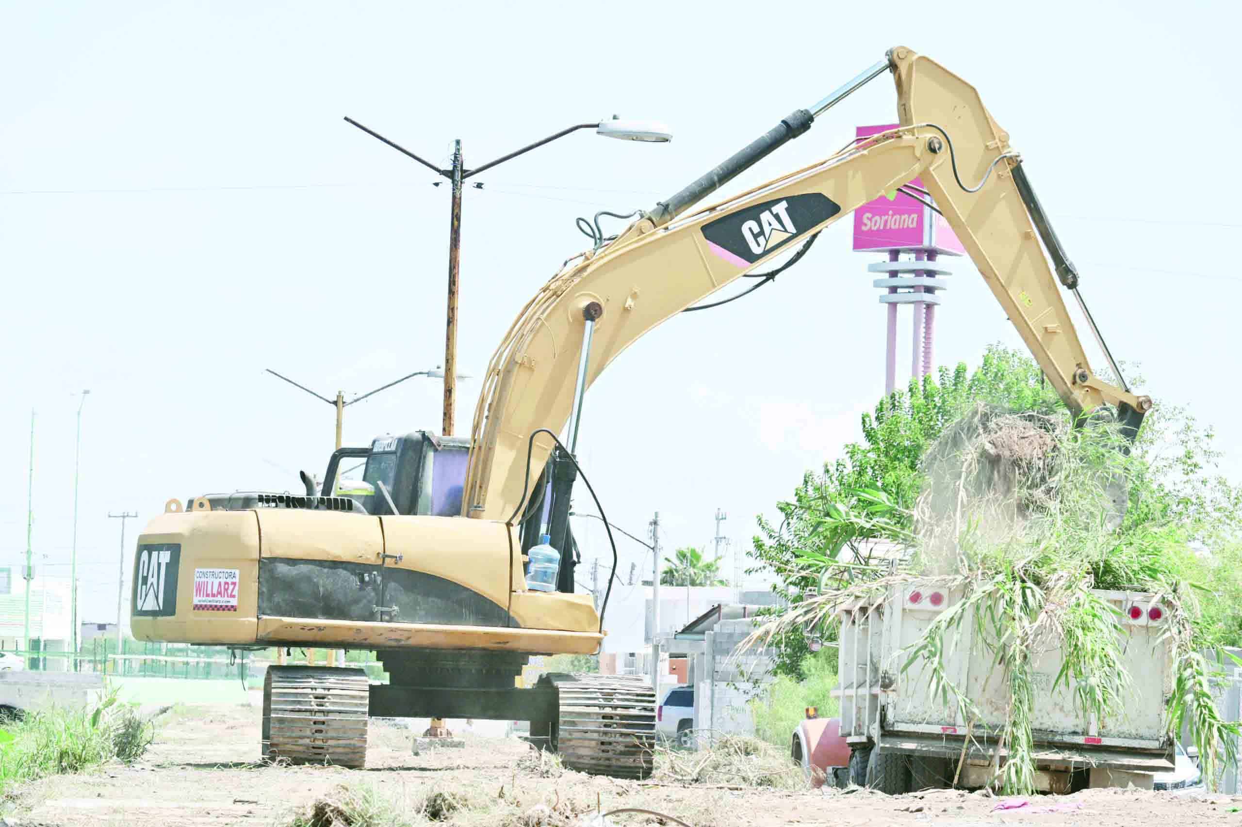 Gobierno Municipal de Frontera intensifica labores de limpieza en el arroyo