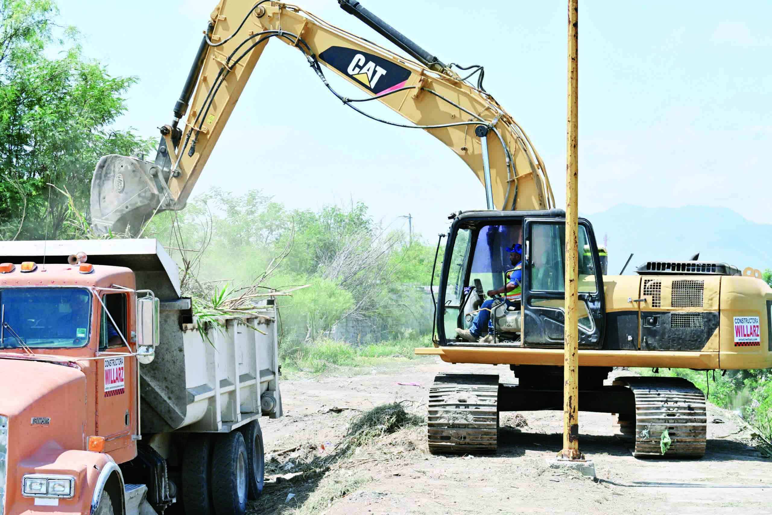 Gobierno Municipal de Frontera intensifica labores de limpieza en el arroyo
