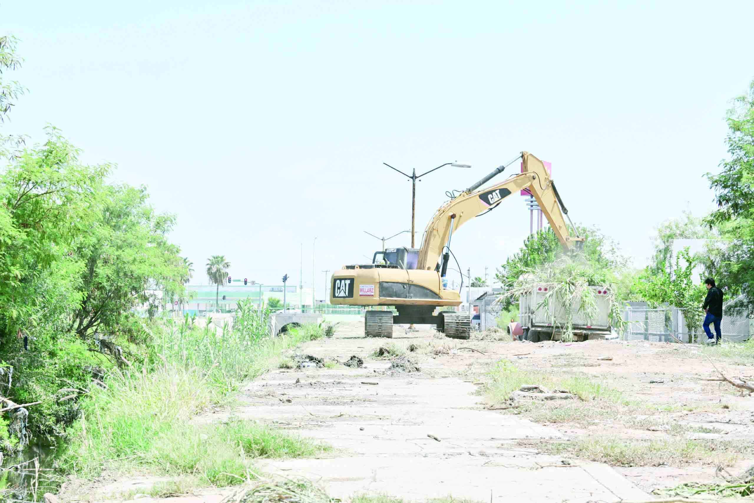 Gobierno Municipal de Frontera intensifica labores de limpieza en el arroyo