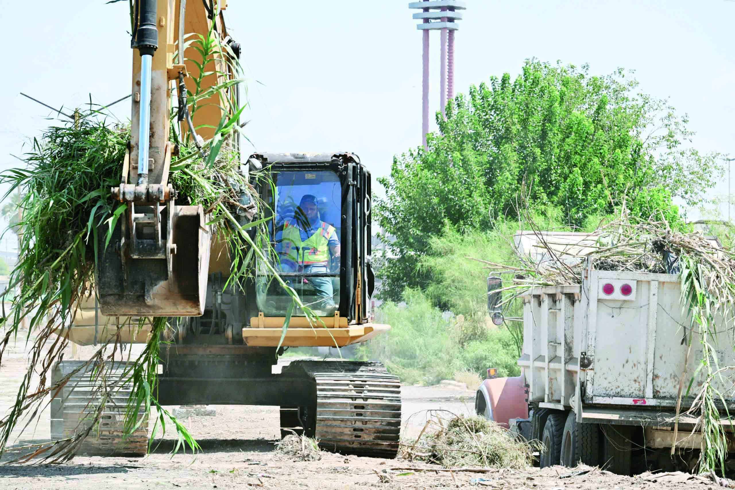 Gobierno Municipal de Frontera intensifica labores de limpieza en el arroyo