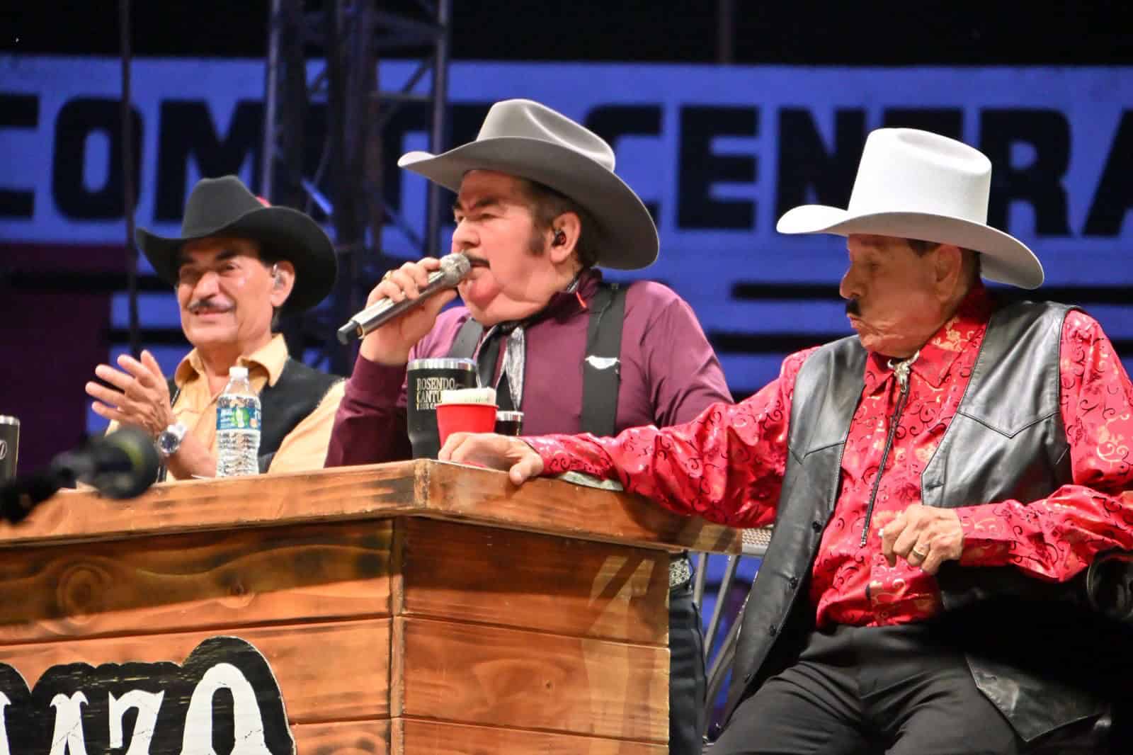 Lalo Mora y Palomazo Norte&ntilde;o deslumbran en San Buenaventura