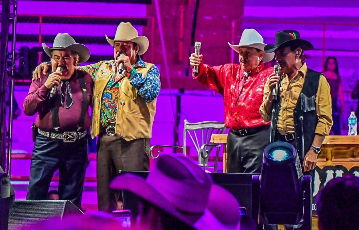 Lalo Mora y Palomazo Norte&ntilde;o deslumbran en San Buenaventura