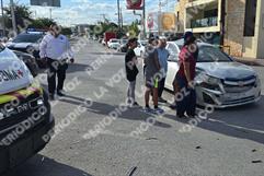 Embarazada provoca choque en rotonda
