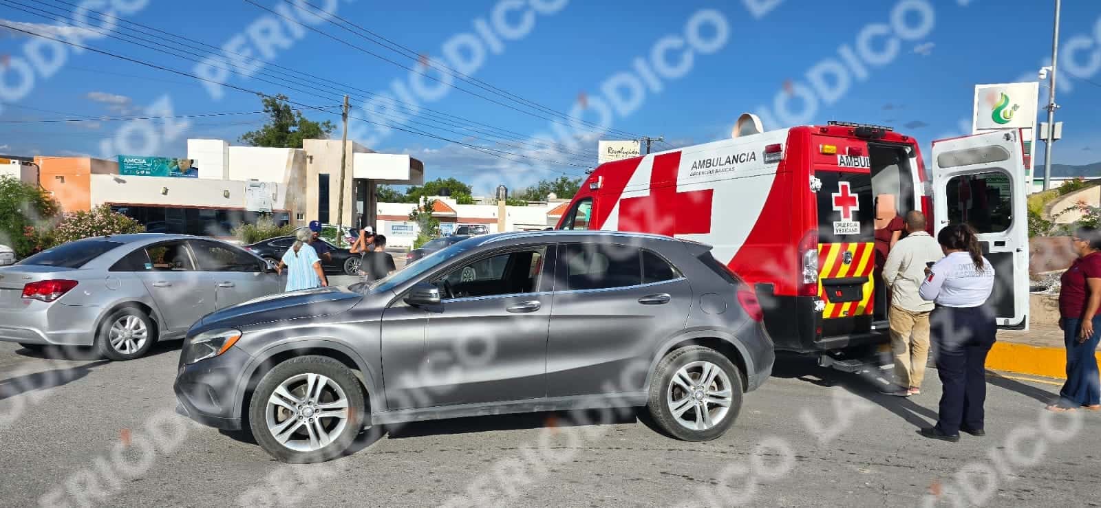 Embarazada provoca choque en rotonda