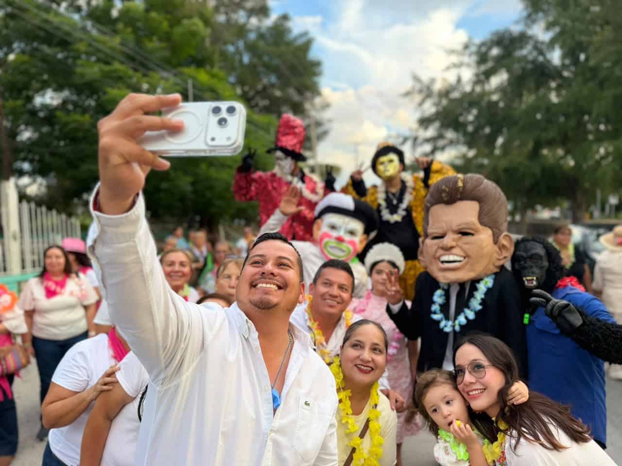 El alcalde Javier Flores celebra la Callejoneada en San Buenaventura