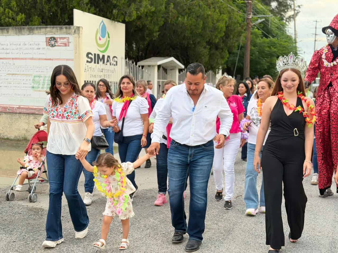 El alcalde Javier Flores celebra la Callejoneada en San Buenaventura