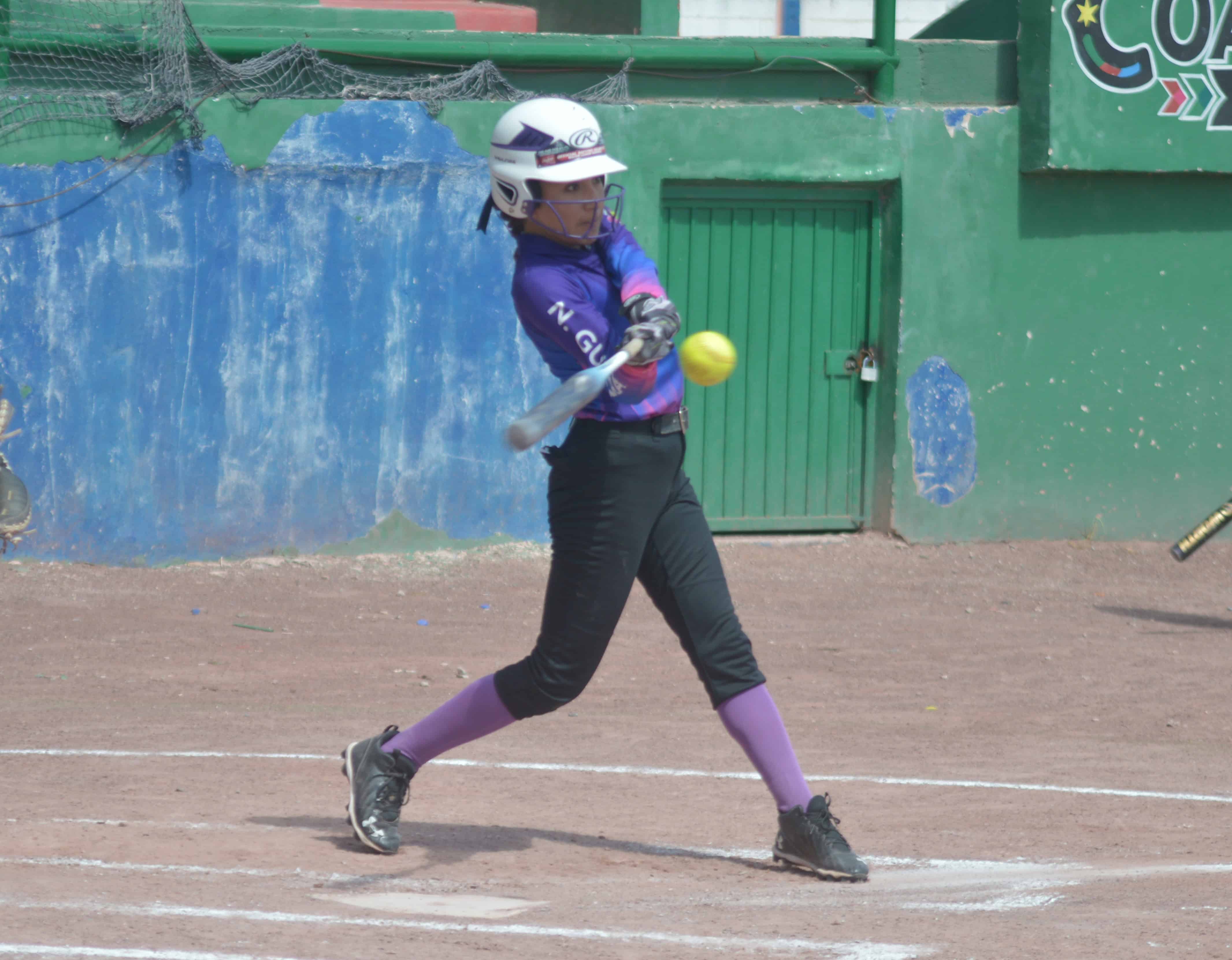 Queens se coronan campeonas en la Liga Municipal de Softbol Femenil