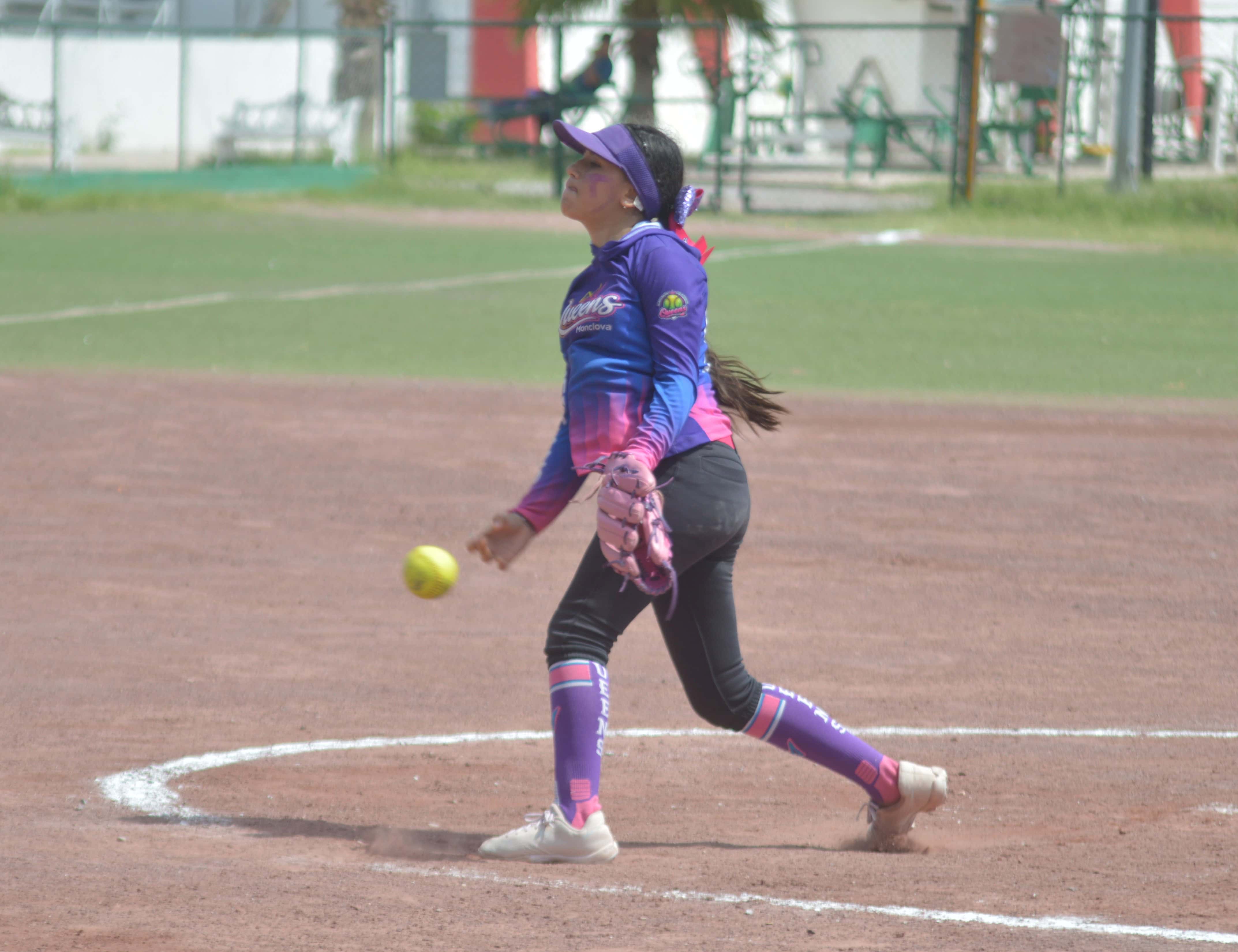 Queens se coronan campeonas en la Liga Municipal de Softbol Femenil
