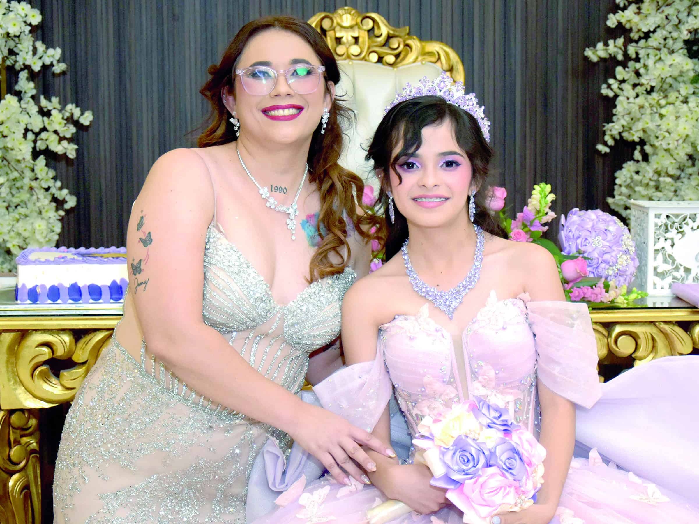 Saddys Jazm&iacute;n Mendoza celebra sus XV a&ntilde;os con emotiva fiesta familiar