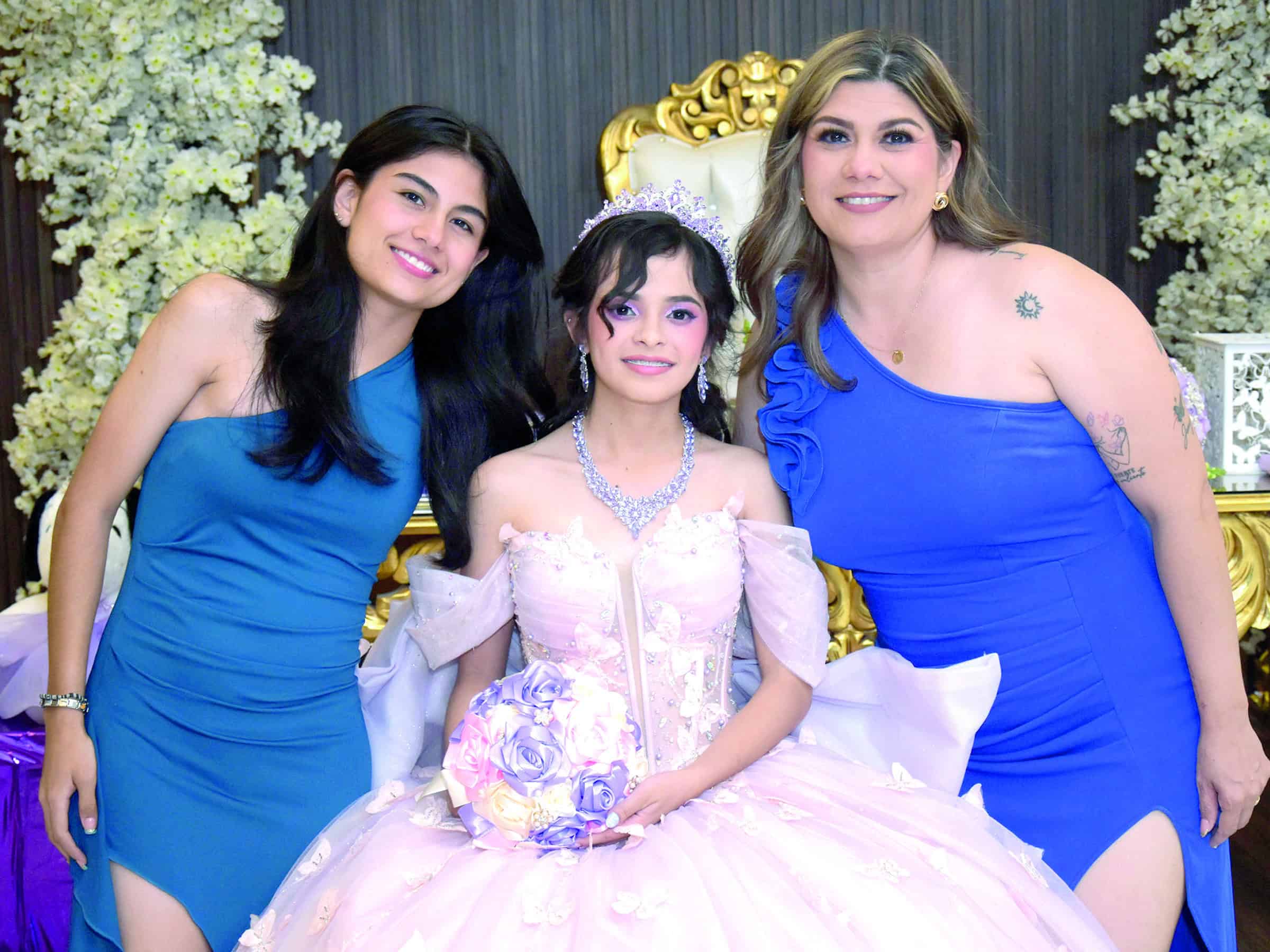 Saddys Jazm&iacute;n Mendoza celebra sus XV a&ntilde;os con emotiva fiesta familiar
