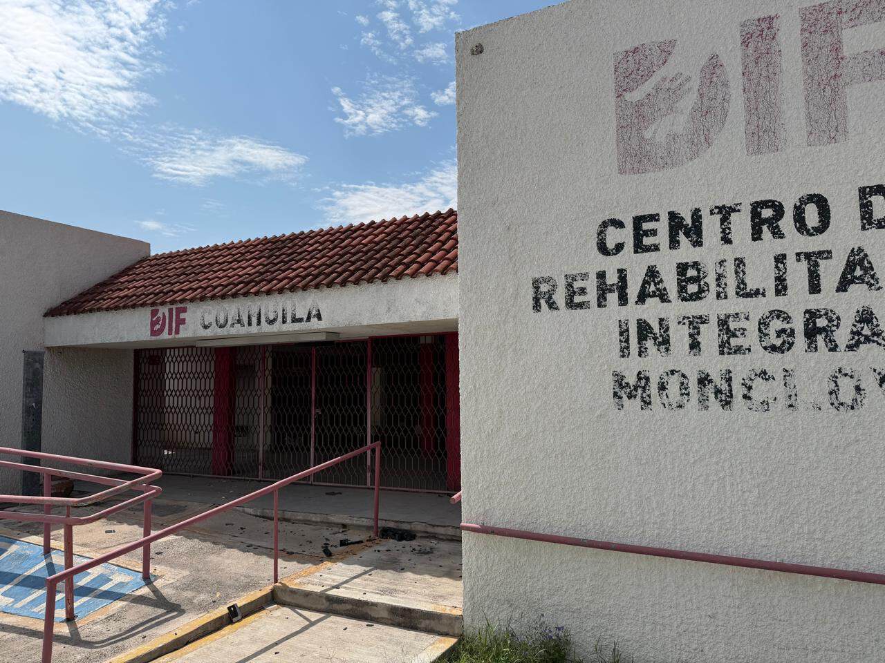Vecinos denuncian saqueo en Centro de Rehabilitaci&oacute;n DIF: Alejandro y David implicados