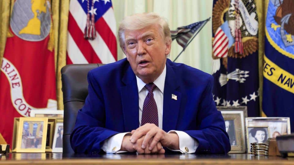 Donald Trump promete ser guardi&aacute;n del Estrecho de Ormuz