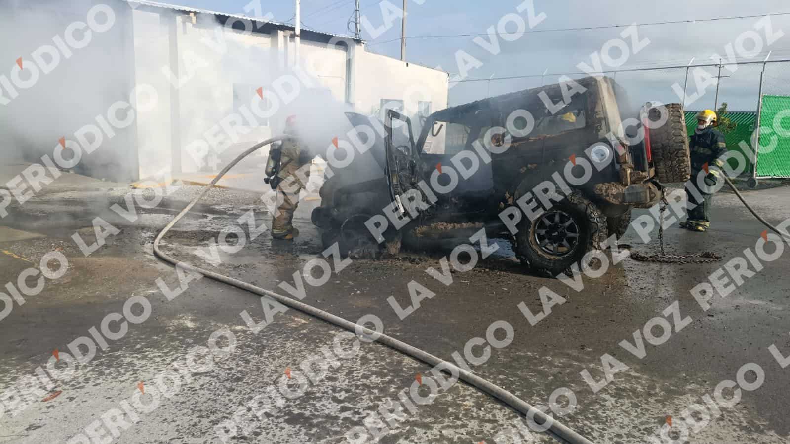 Bomberos controlan incendio en taller mec&aacute;nico de Monclova