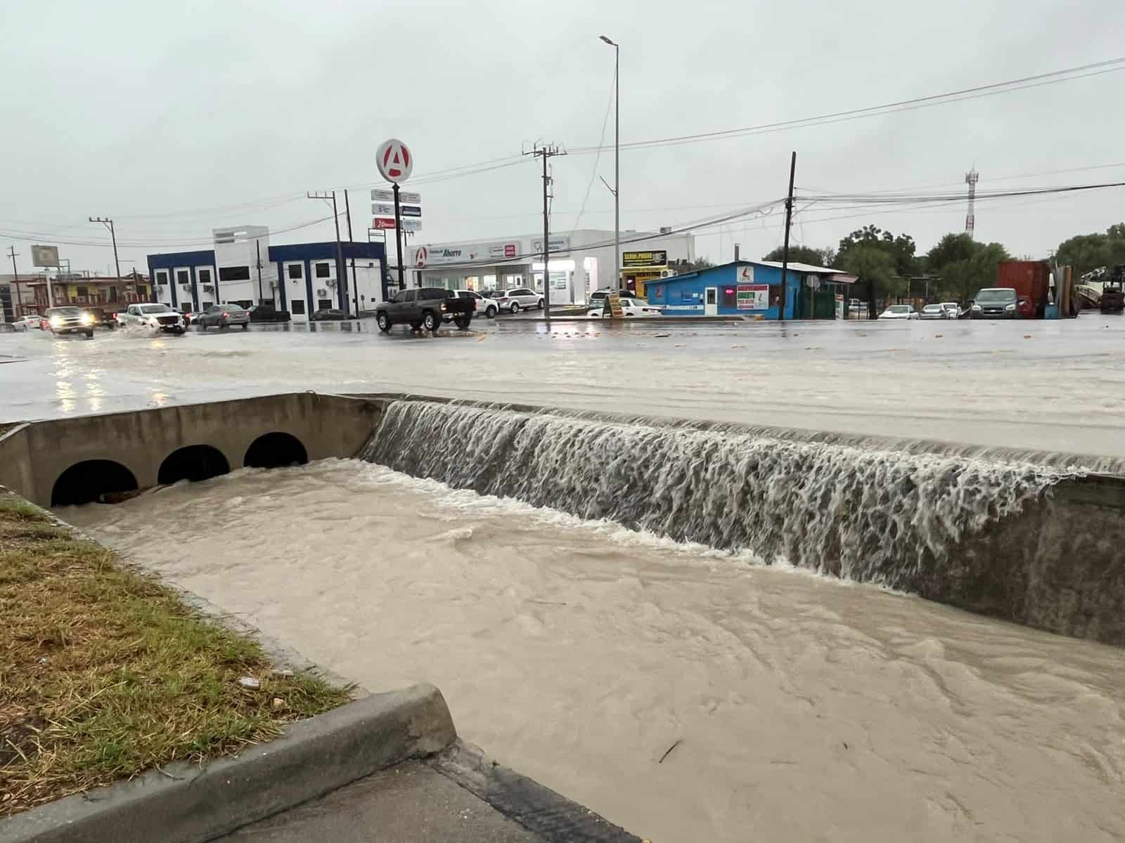 Tormenta inunda Ciudad Acuña; reportan cuatro pulgadas de lluvia y activan refugios