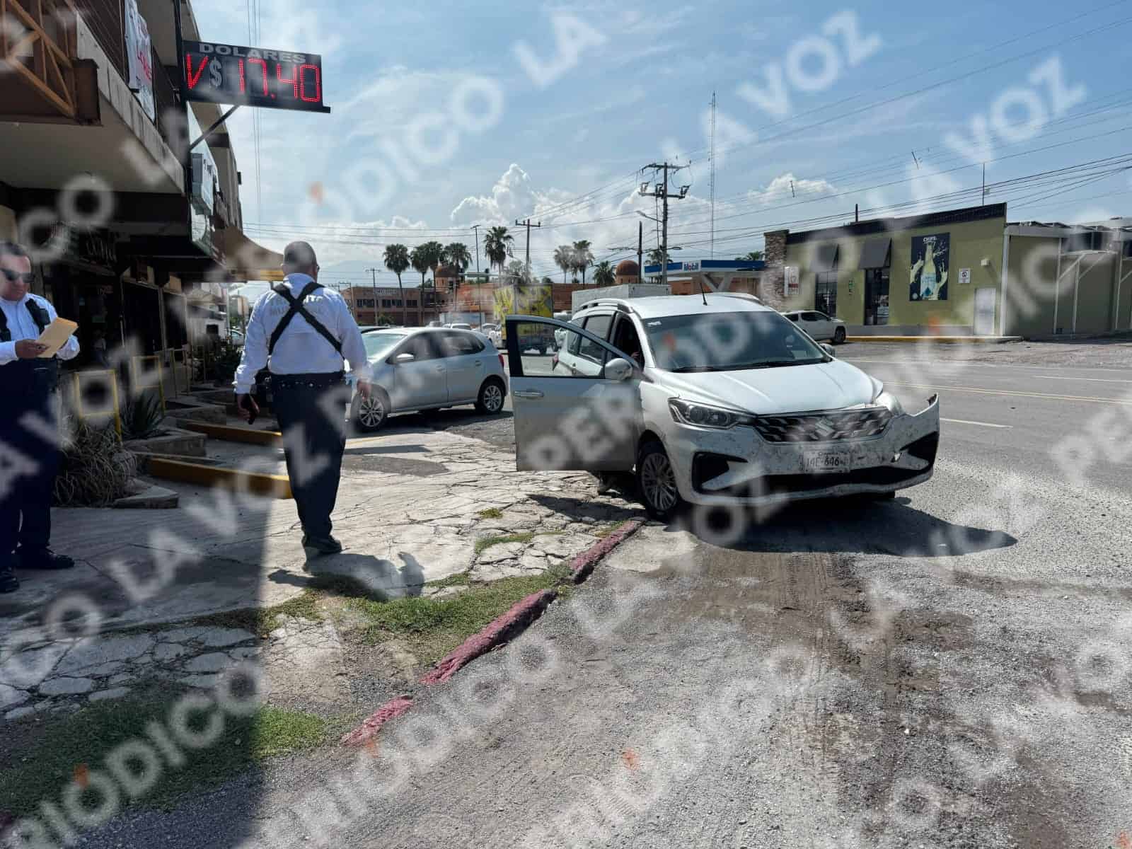 Vuelta en u provoca aparatoso choque