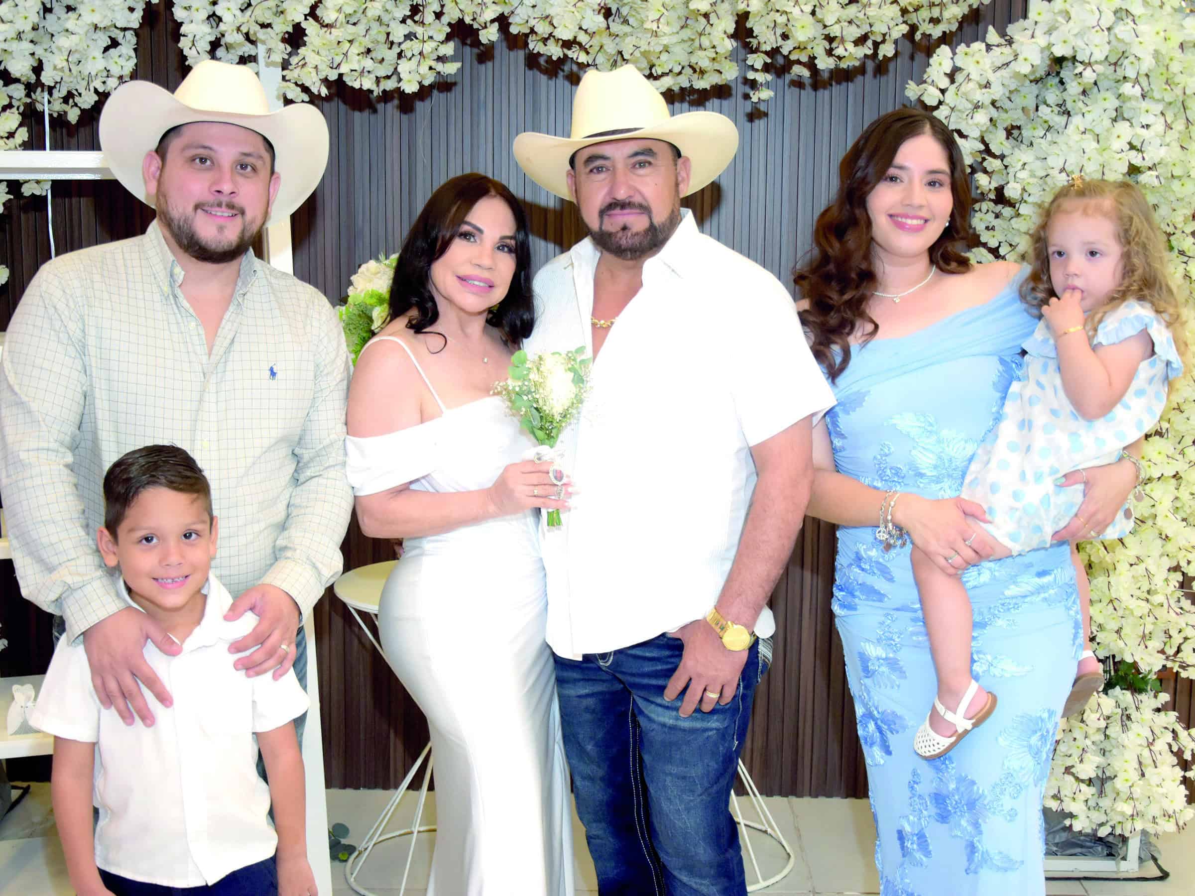Calixto Garc&iacute;a y Sandra Guerra celebran su uni&oacute;n matrimonial en familia
