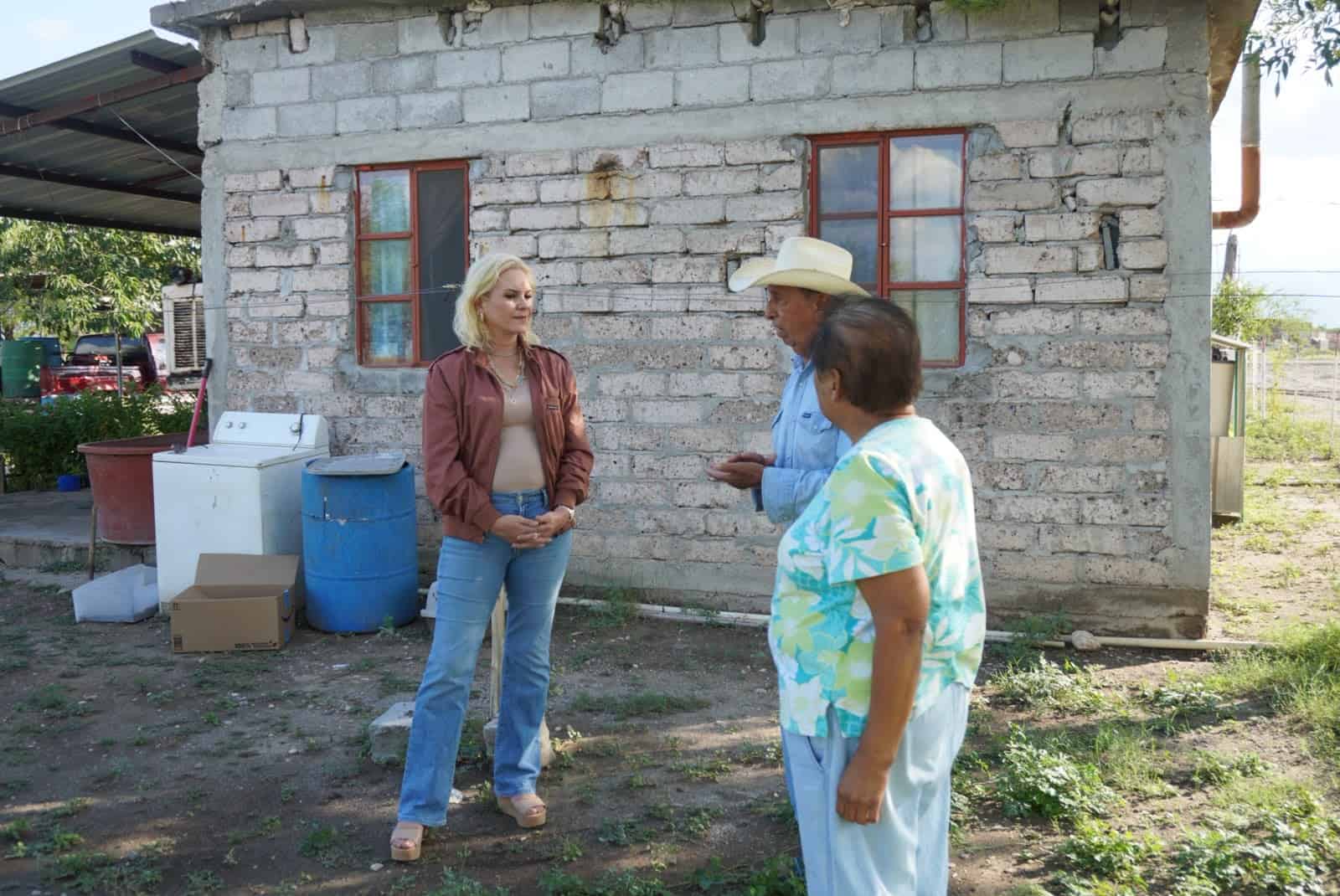Laura Jim&eacute;nez dialoga con habitantes de Nogalitos: M&uacute;zquiz