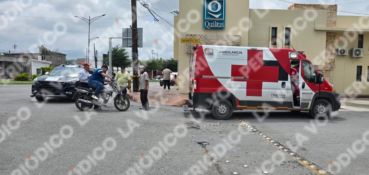 Accidente vial en Monclova: motociclista de Rappi impacta camioneta
