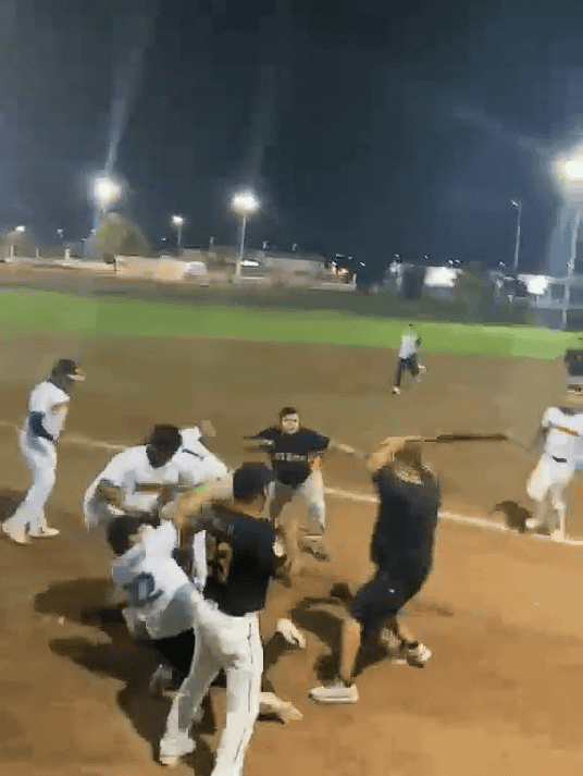 Sancionan a equipos de softbol en Monclova tras violenta riña