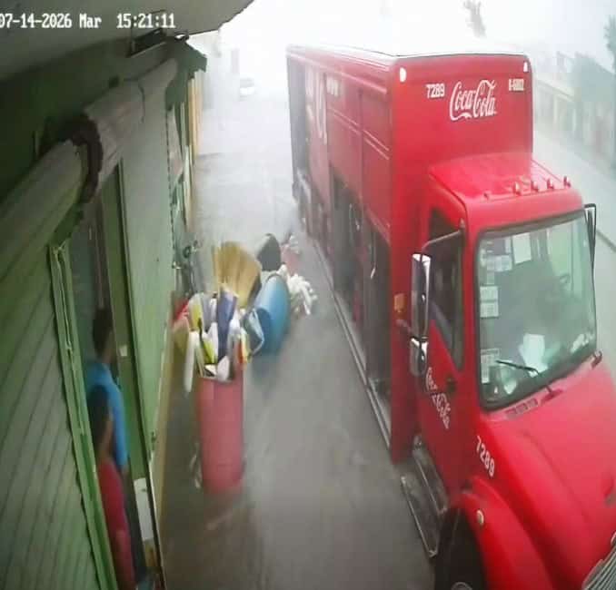 Comerciante forrajera se vuelve viral tras lluvia