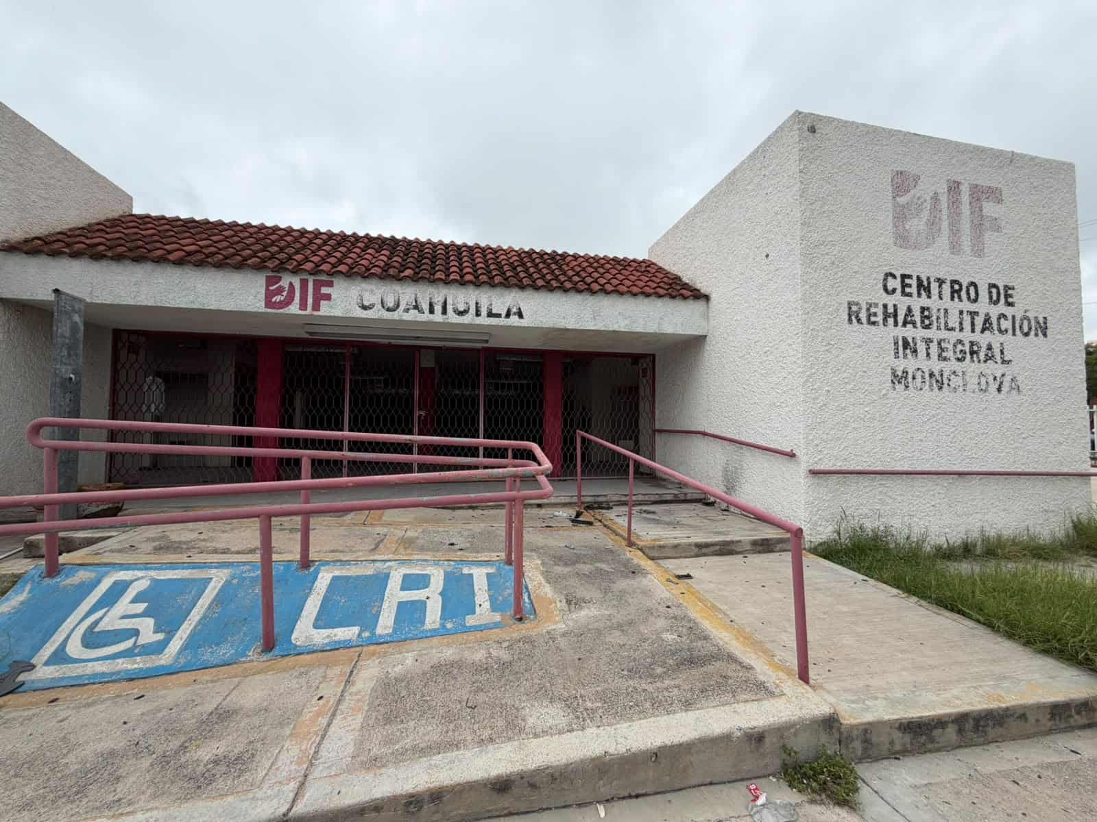Monclova: Demolici&oacute;n del antiguo CRI por da&ntilde;os estructurales severos