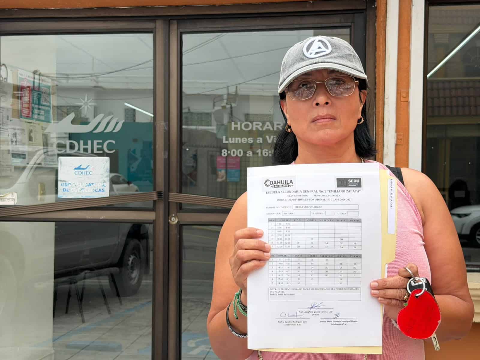 Maestra Fabiola V&eacute;lez denuncia hostigamiento laboral en Coahuila