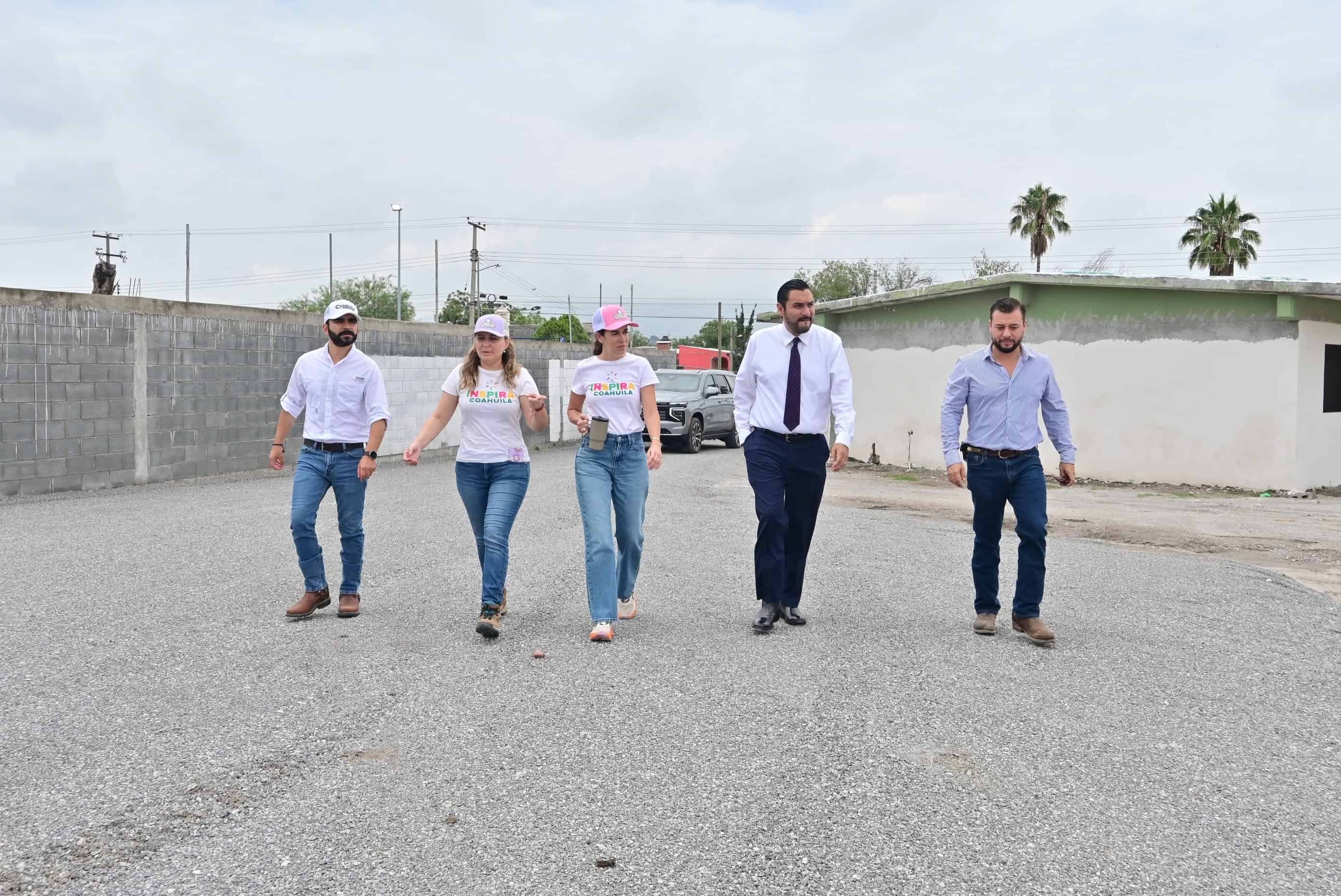 Carlos Villarreal supervisa avance del CESAME en Coahuila
