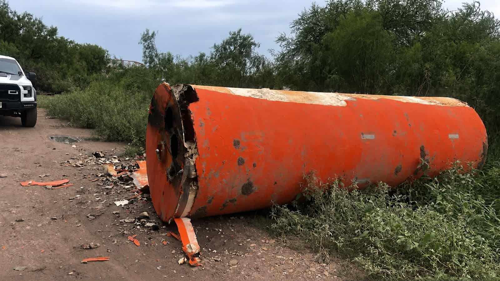 Incendian y vandalizan boya del muro flotante en el r&iacute;o Bravo; buscaban extraer metal