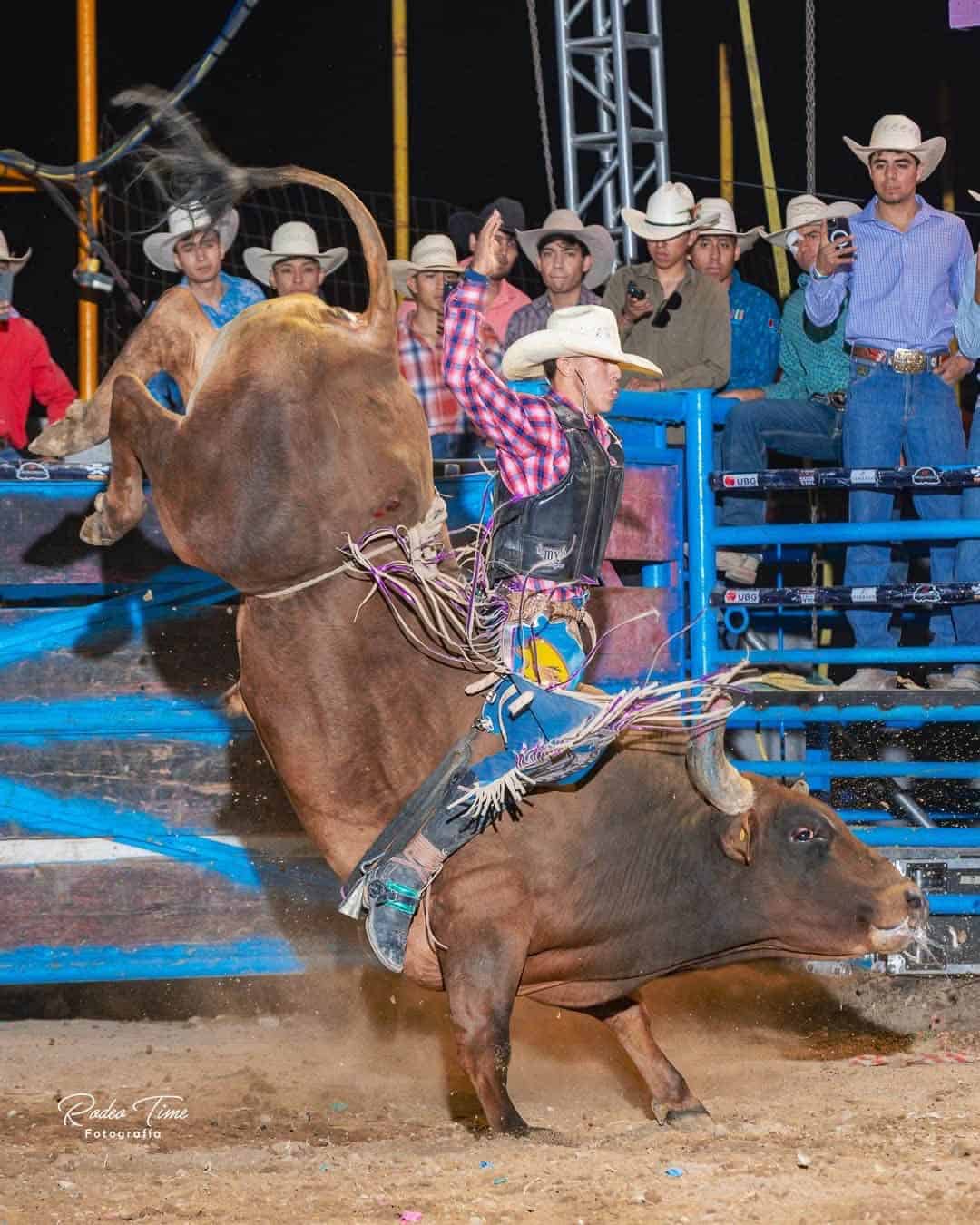 Brayan Medina regresa al evento que marc&oacute; su carrera en el rodeo
