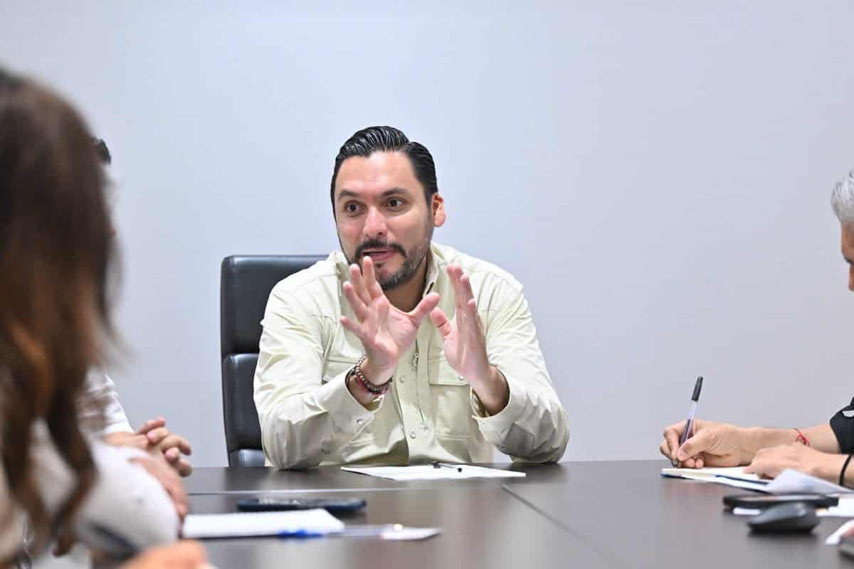 Carlos Villarreal se re&uacute;ne con ICATEC para impulsar capacitaci&oacute;n en Monclova