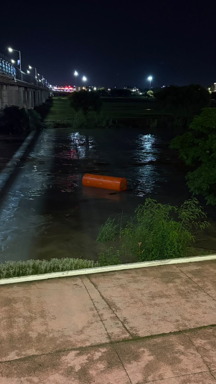 Piedras Negras: cierran puentes internacionales por riesgo de boyas