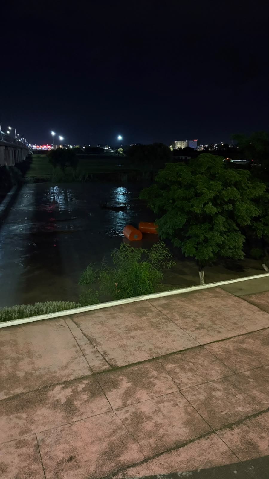 Piedras Negras: cierran puentes internacionales por riesgo de boyas