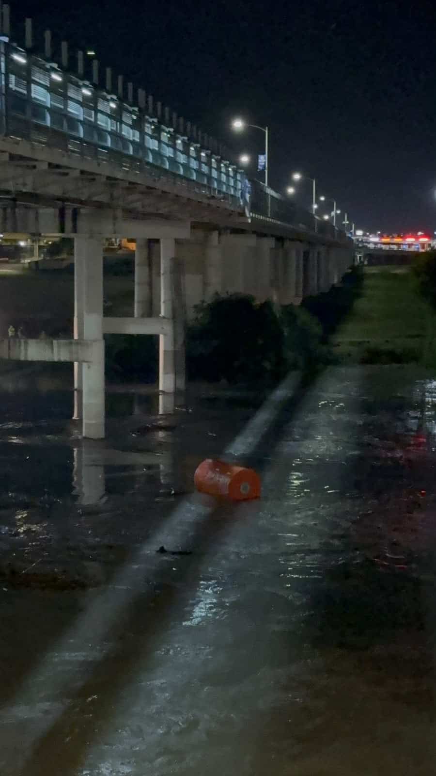 Piedras Negras: cierran puentes internacionales por riesgo de boyas