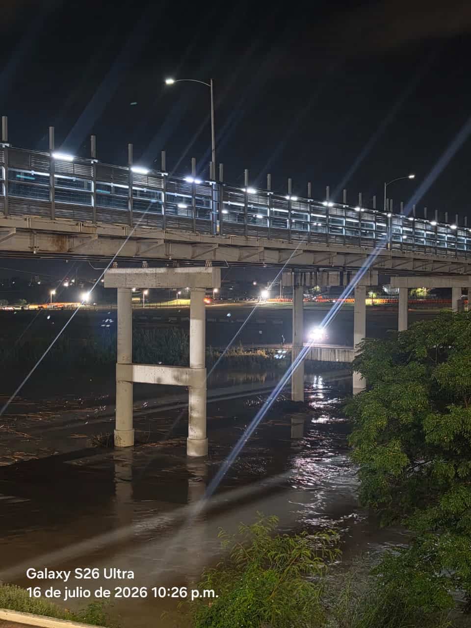 Piedras Negras: cierran puentes internacionales por riesgo de boyas