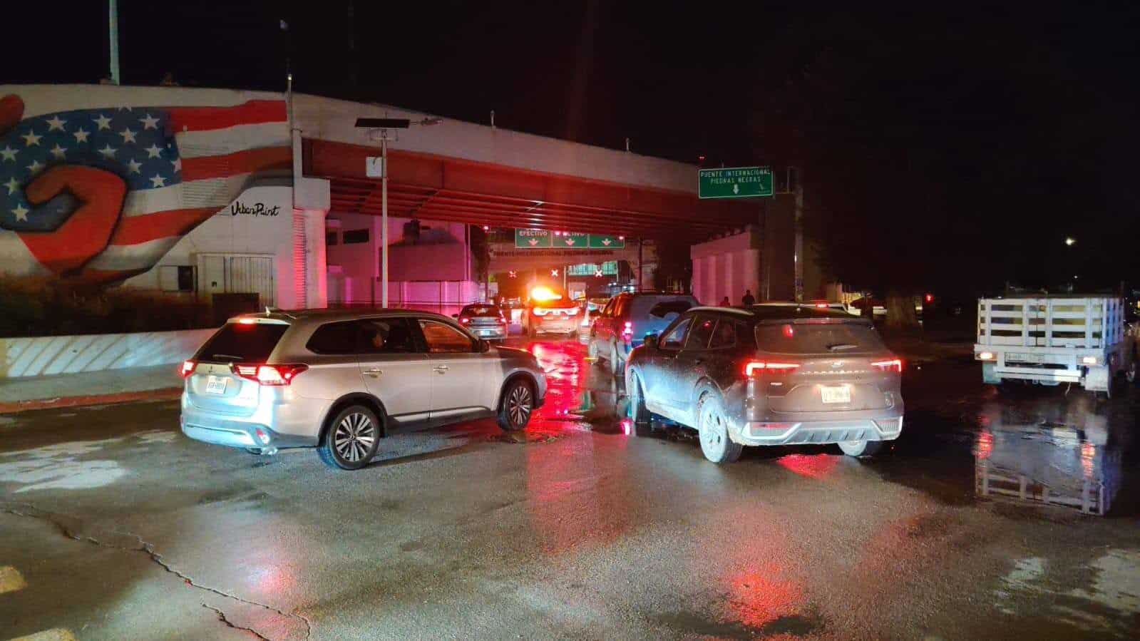 Piedras Negras: cierran puentes internacionales por riesgo de boyas