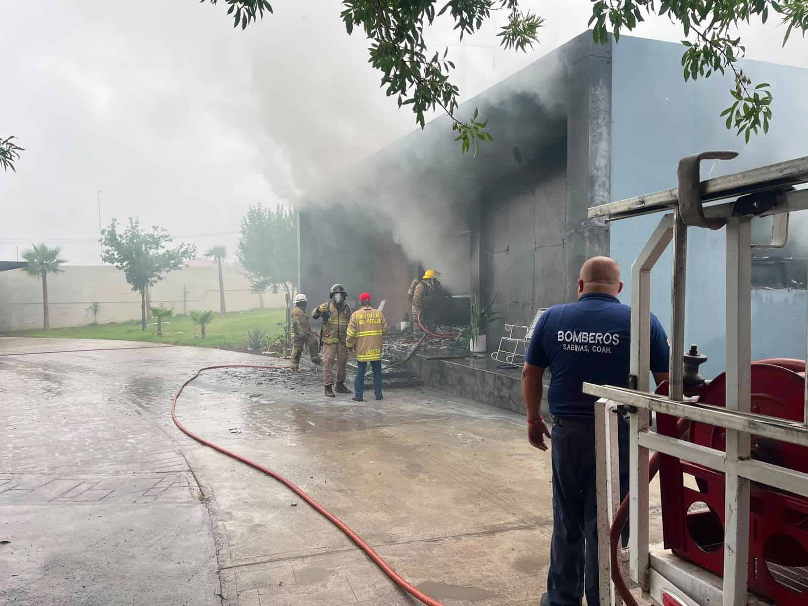 Incendio consume gimnasio en vivienda de Nueva Rosita Incendio consume gimnasio en vivienda de Nueva Rosita