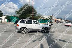 Colisión en cruce de calles de Coahuila deja daños materiales
