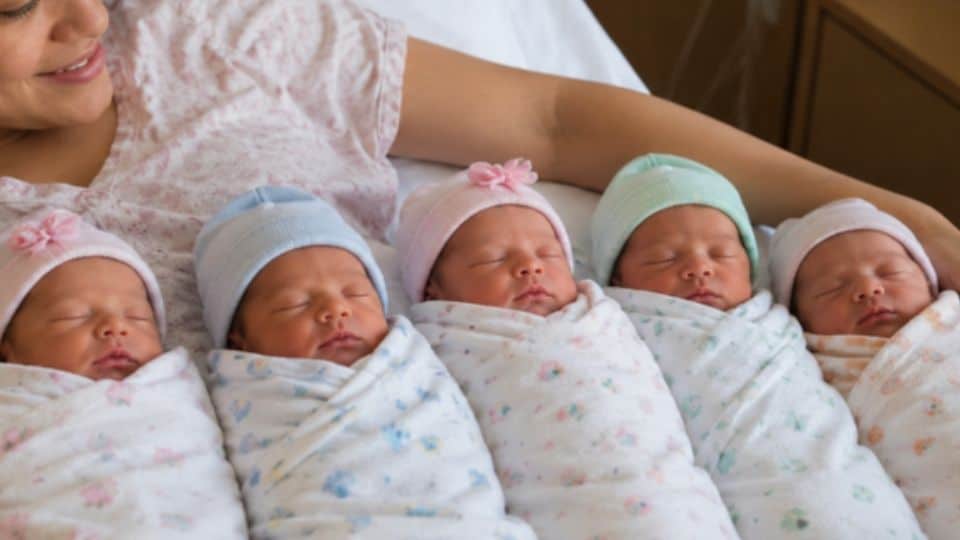 Mujer yemen&iacute; da a luz a quintillizos en Yemen: un hecho inusual