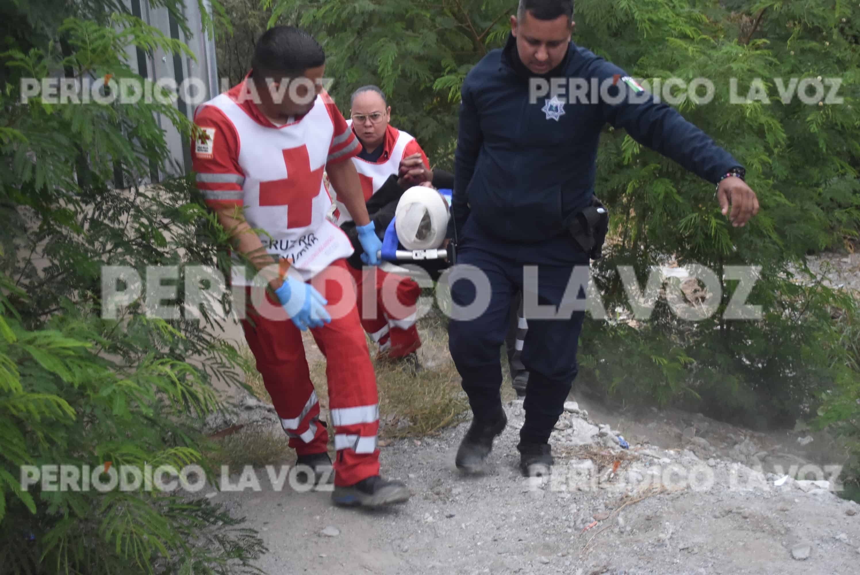 Hombre cae de azotea mientras limpia tinaco en Monclova