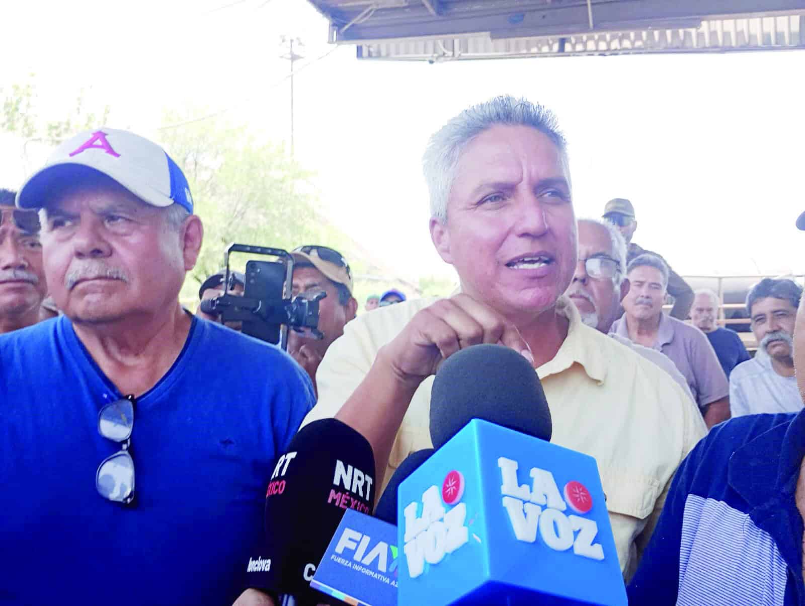 Ex trabajadores de AHMSA bloquean montacargas en Monclova
