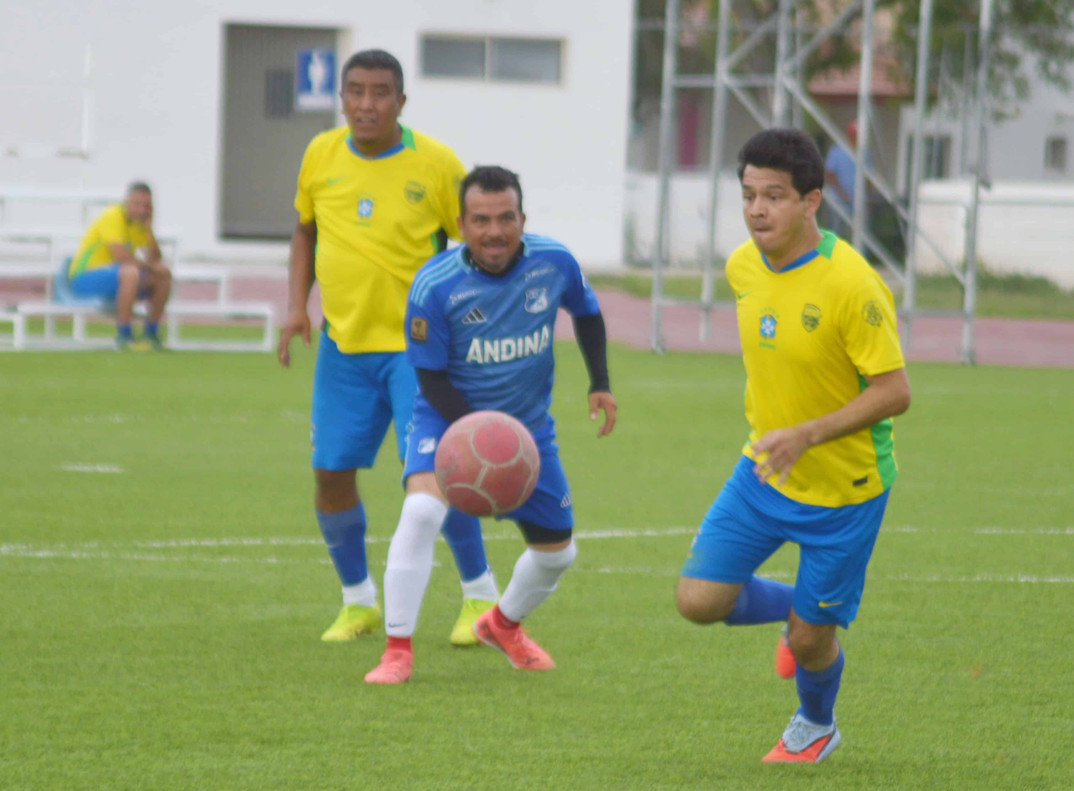 Deportivo Aviaci&oacute;n vence 4-1 a Juventus y se afianza como favorito