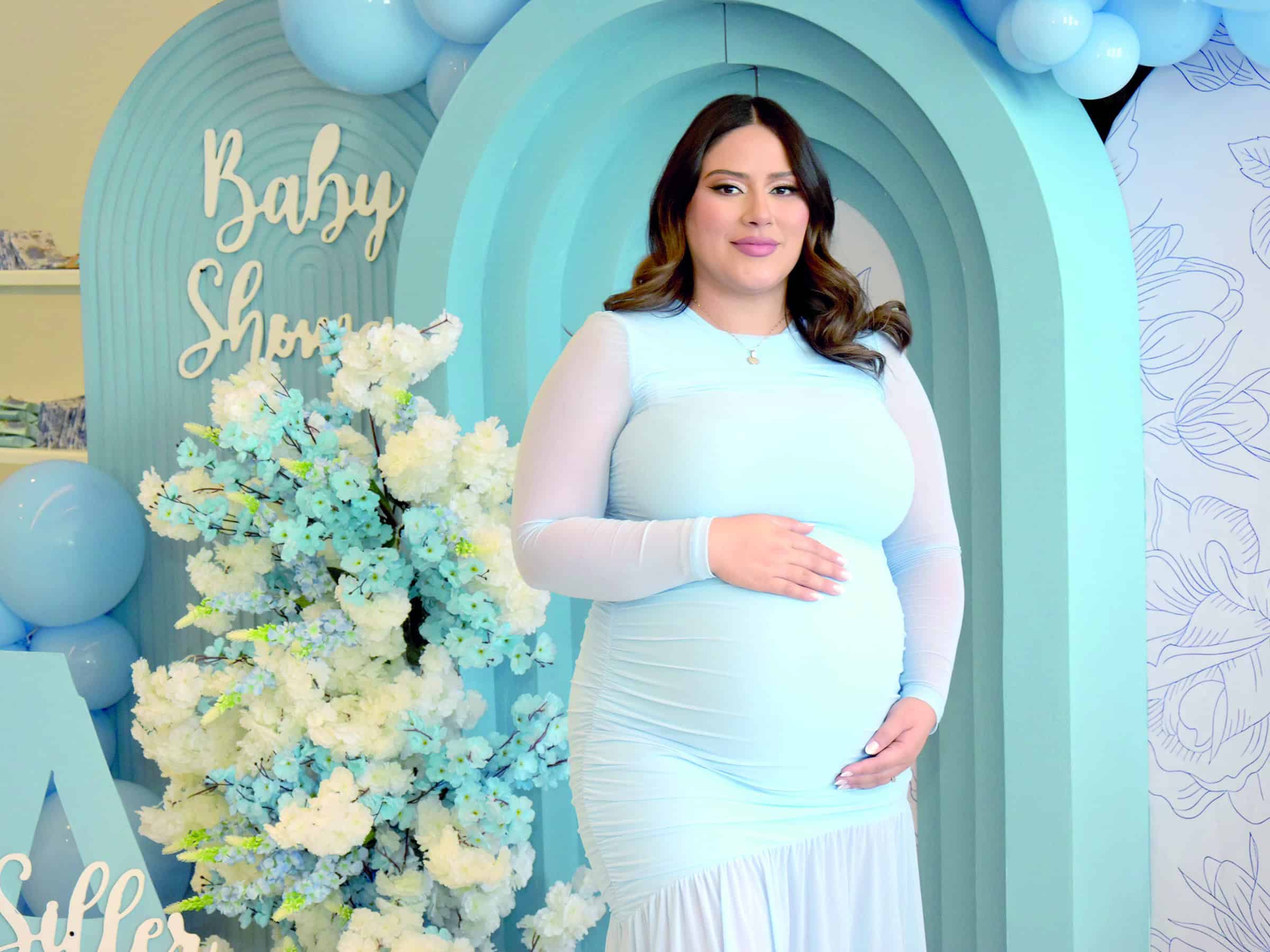 Tania Garc&iacute;a celebra su baby shower con familiares y amigos