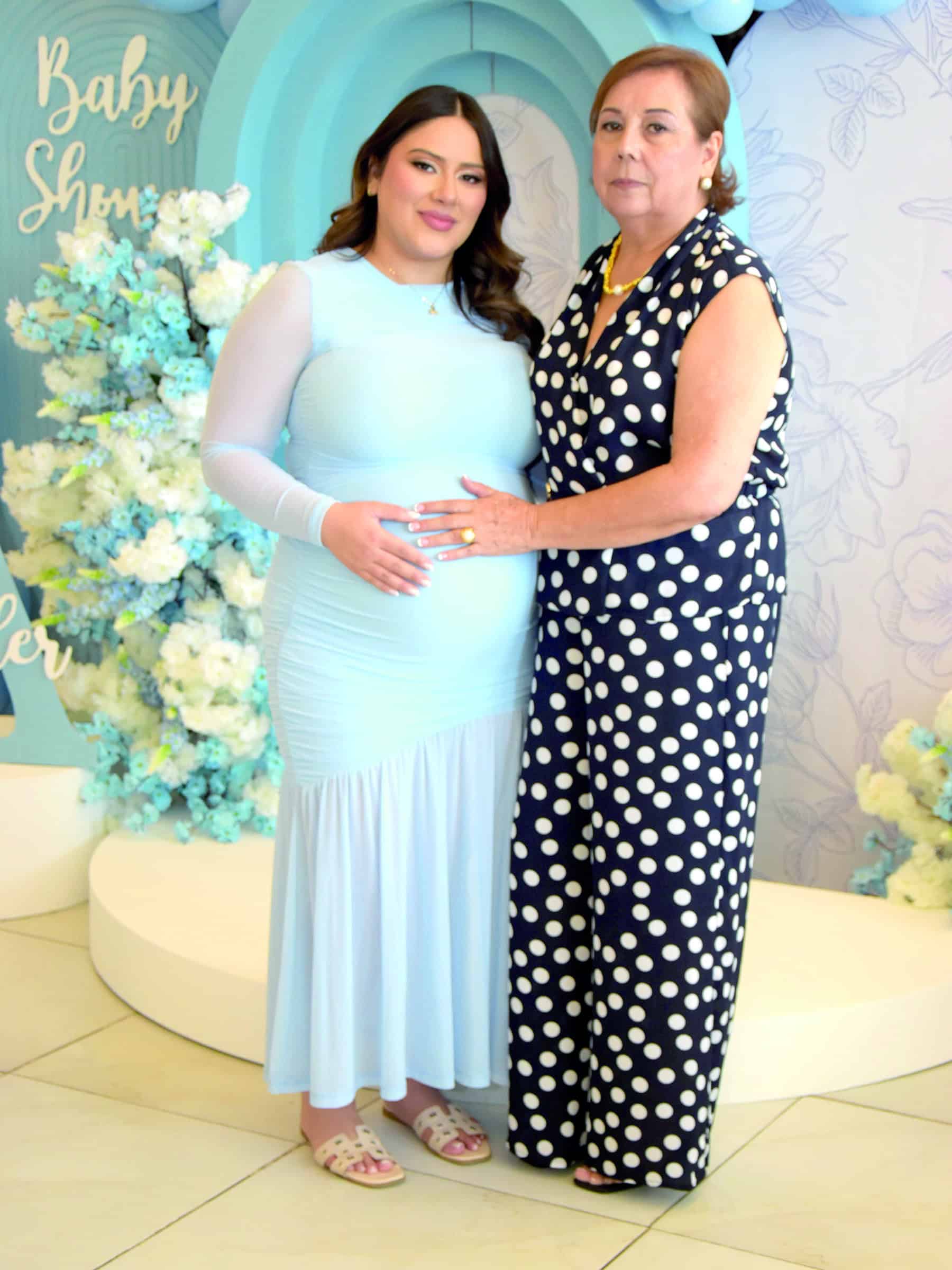 Tania Garc&iacute;a celebra su baby shower con familiares y amigos