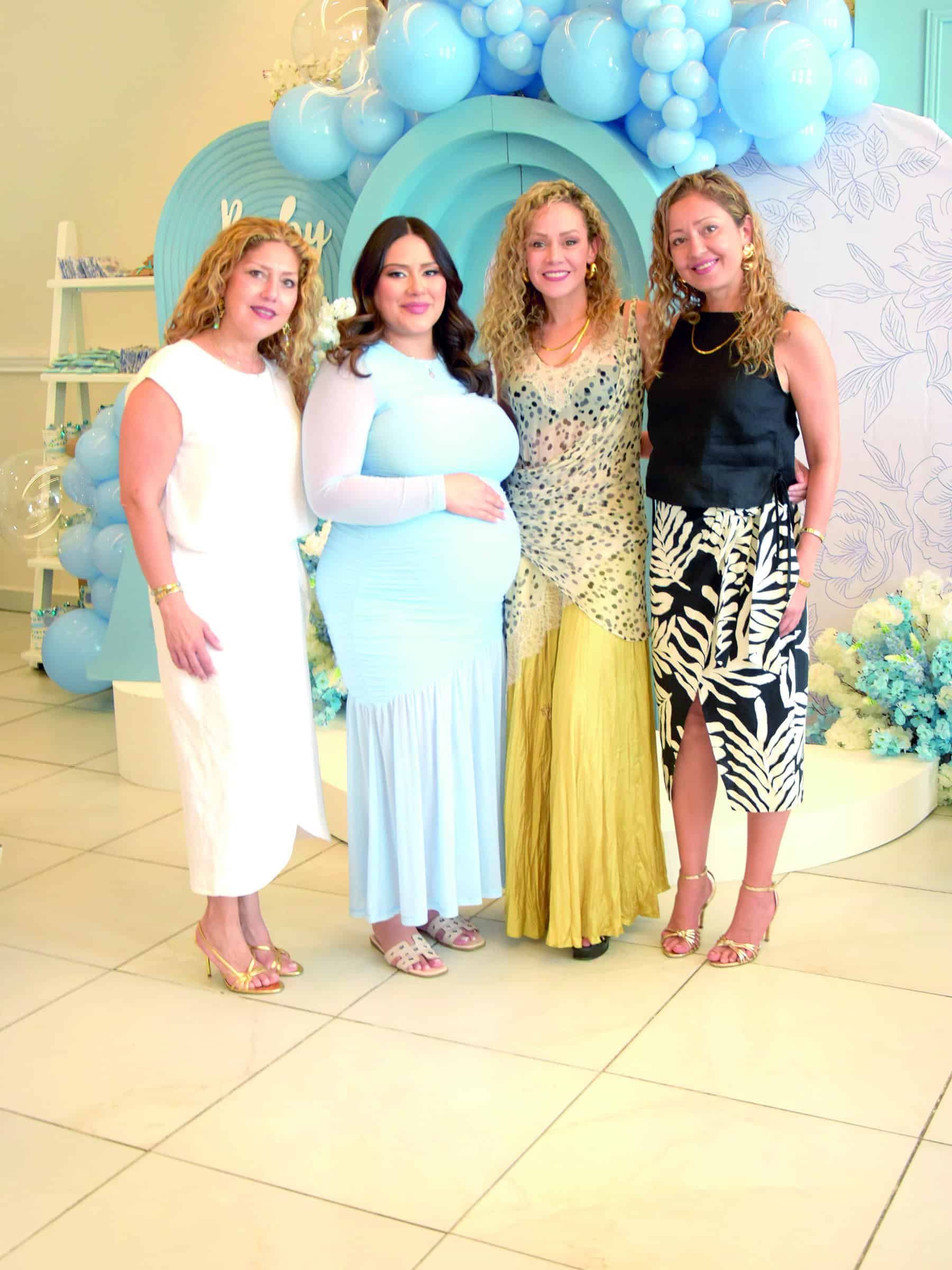 Tania Garc&iacute;a celebra su baby shower con familiares y amigos