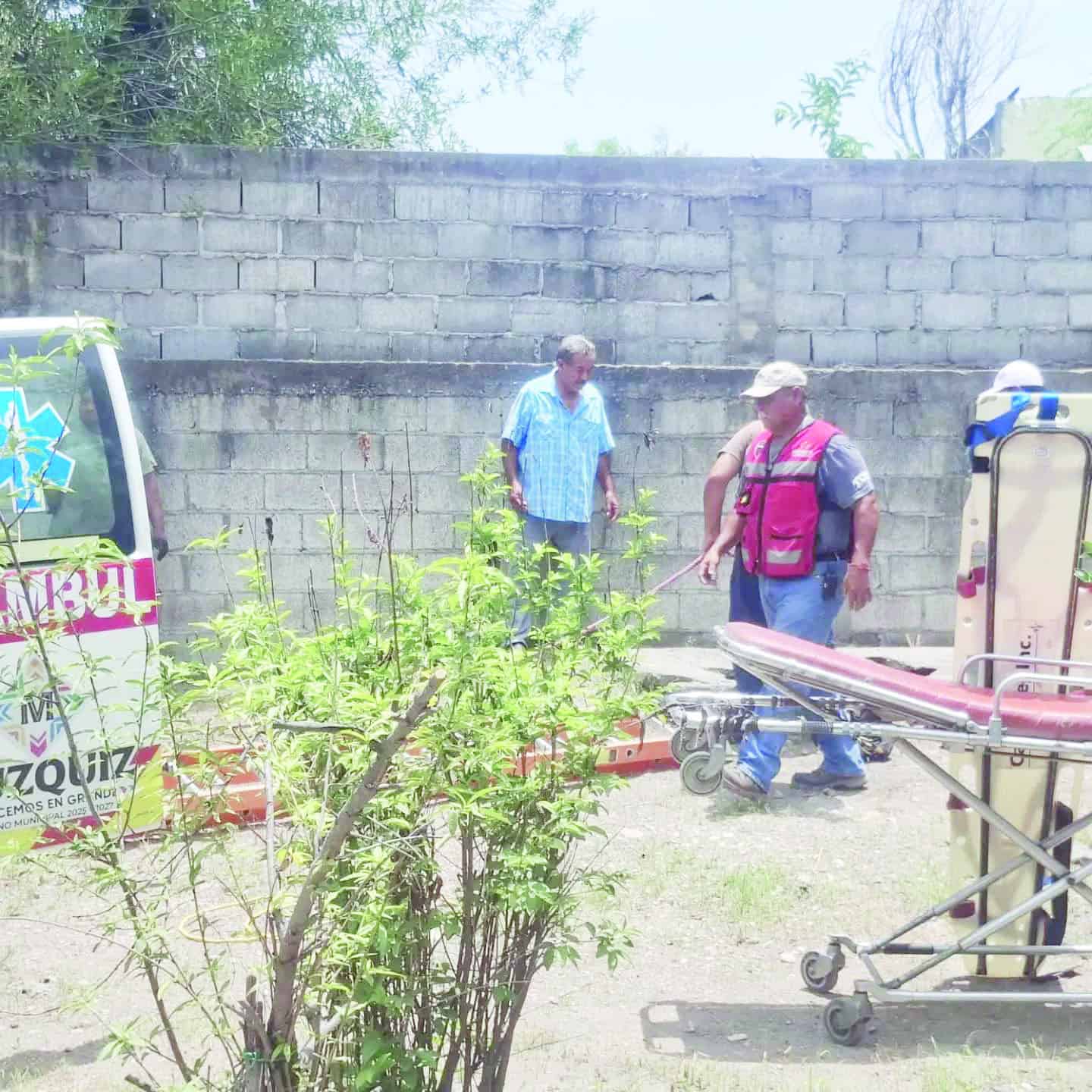 Hombre cae a fosa s&eacute;ptica en Barroter&aacute;n y es rescatado