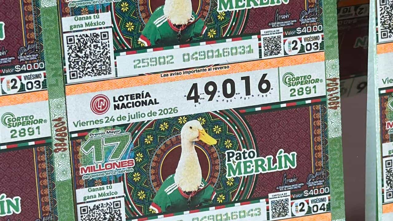 El Pato Merl&iacute;n dispar&oacute; la venta de cachitos de la Loter&iacute;a Nacional en Monclova.