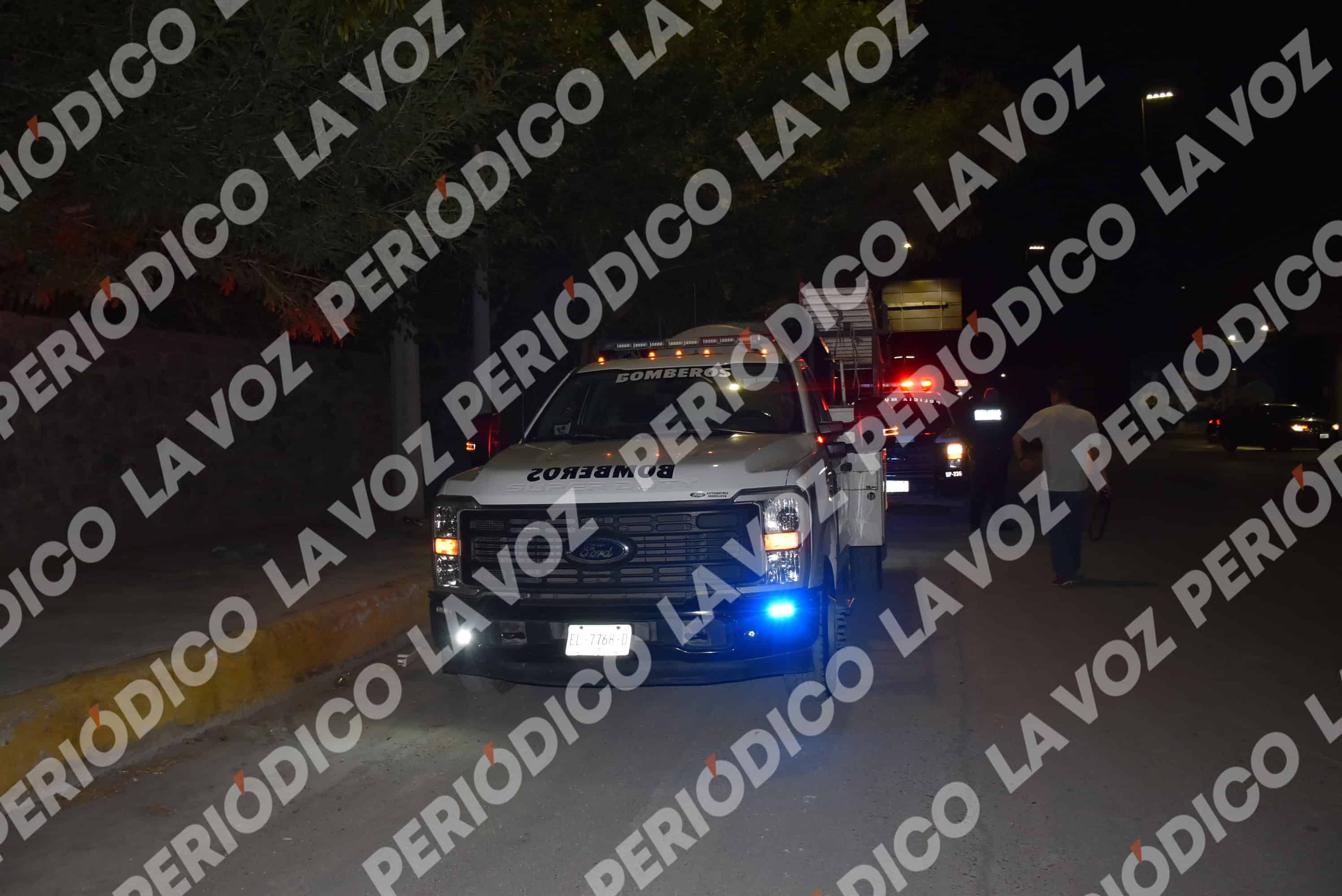 Bomberos buscan víbora en baño de vivienda en Monclova