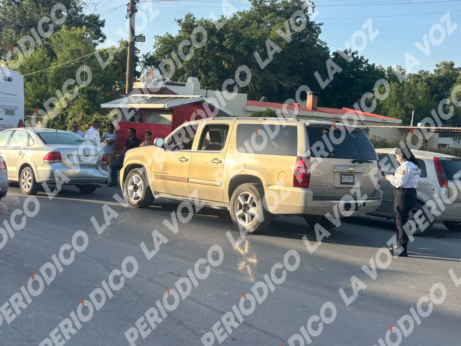 Carambola entre vehículos causa caos en Monclova