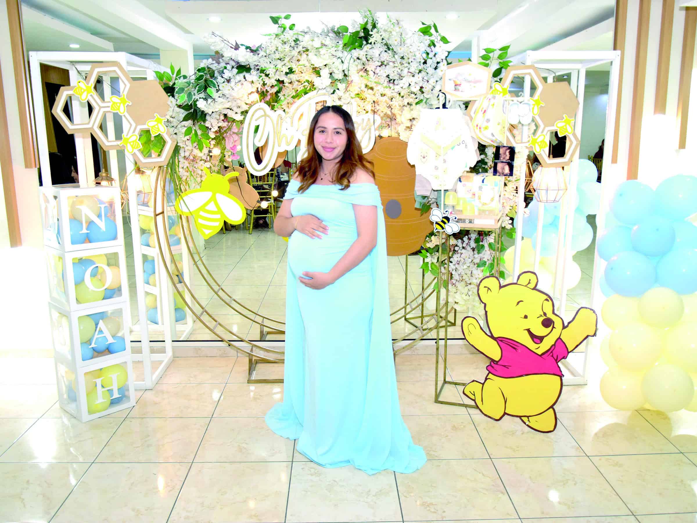 Kenia Nohem&iacute; celebra su baby shower en Monclova