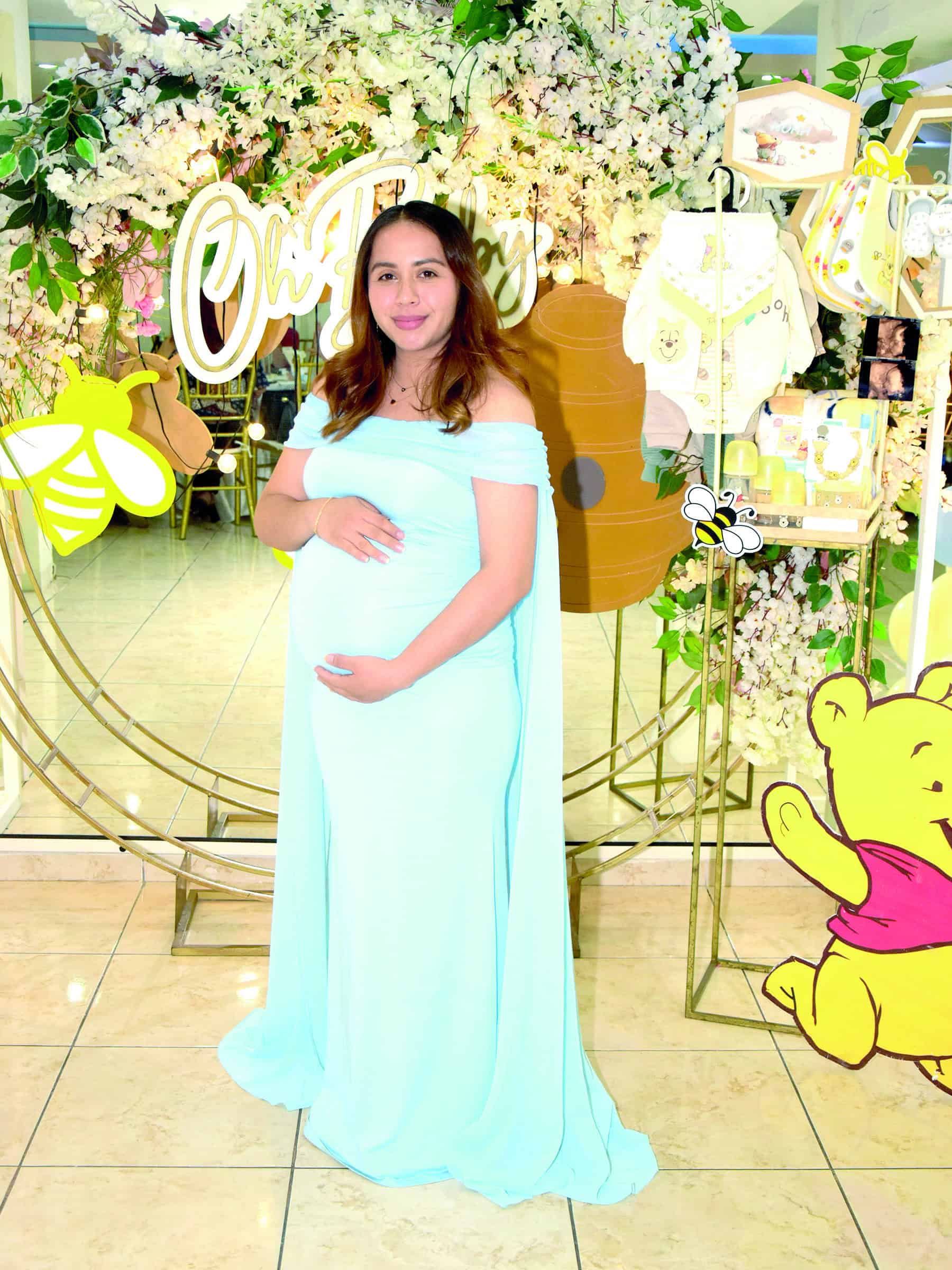 Kenia Nohem&iacute; celebra su baby shower en Monclova